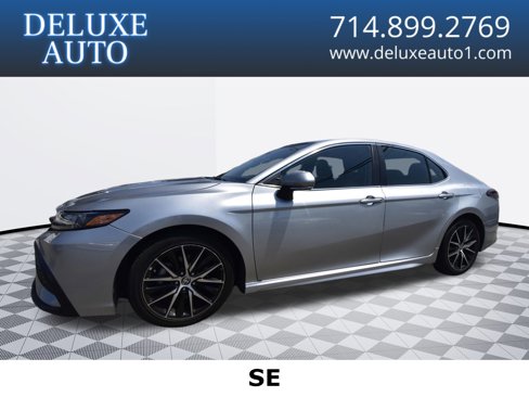 Used 2018 Toyota Camry SE image 1