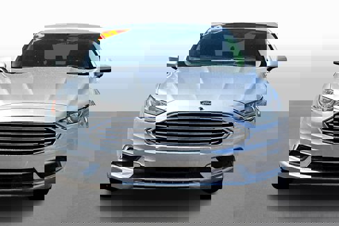 Used 2017 Ford Fusion SE image 3