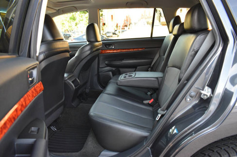 Used 2011 Subaru Outback 2.5i Limited image 9