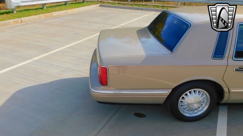 Used 1996 Lincoln Town Car Signature image 8