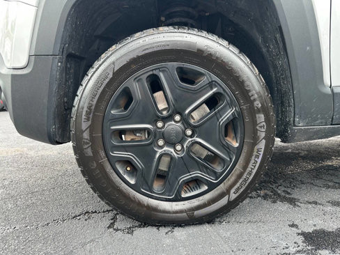 Used 2018 Jeep Renegade Trailhawk w/ UConnect 8.4 Nav Group image 19