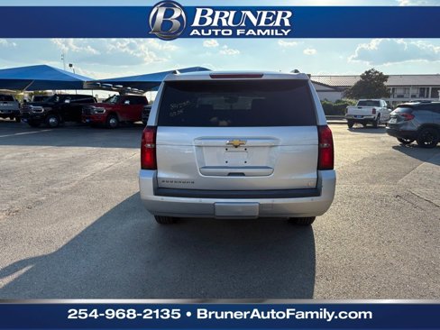 Used 2018 Chevrolet Suburban LT image 12