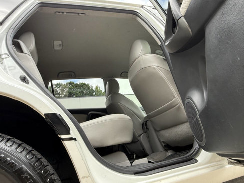 Used 2014 Toyota RAV4 EV image 17