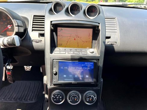 Used 2005 Nissan 350Z Touring w/ (N93) Cargo Convenience Pkg image 27