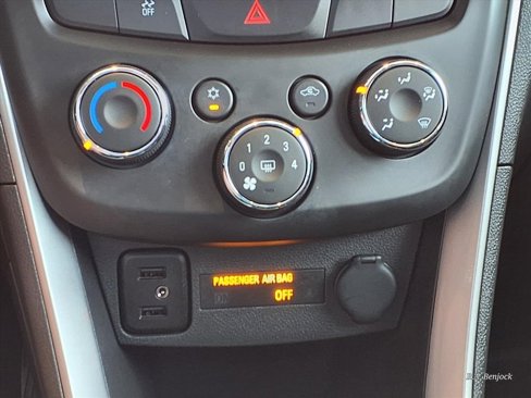 Used 2022 Chevrolet Trax LT w/ Sport Edition image 35