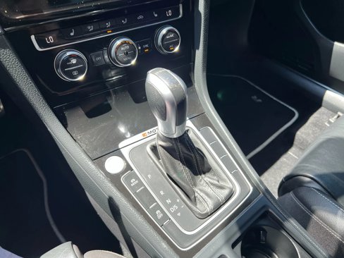 Used 2017 Volkswagen Golf R 4-Door image 21