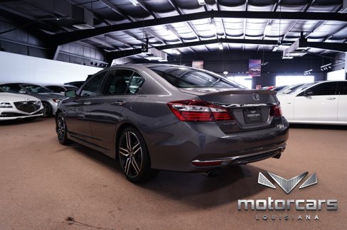 Used 2017 Honda Accord Sport image 5