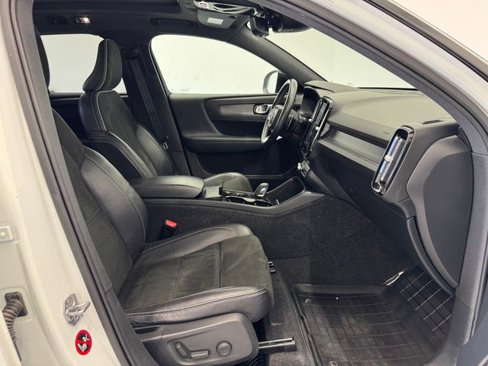Used 2019 Volvo XC40 T5 R-Design image 15