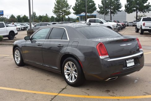 Used 2020 Chrysler 300 Touring w/ Driver Convenience Group image 8