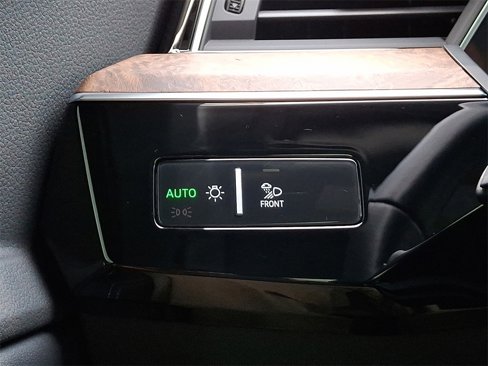 Used 2020 Audi e-tron Premium Plus image 25