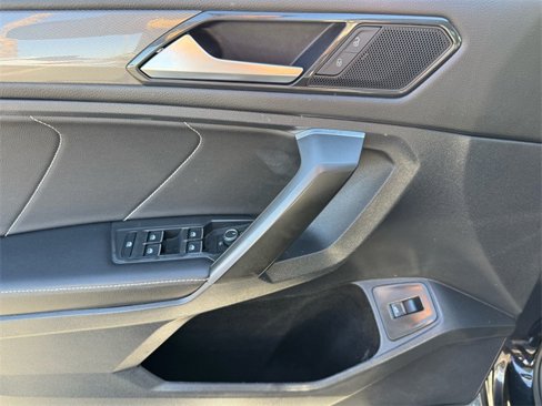 Certified 2022 Volkswagen Tiguan SE w/ Panoramic Sunroof Package image 10