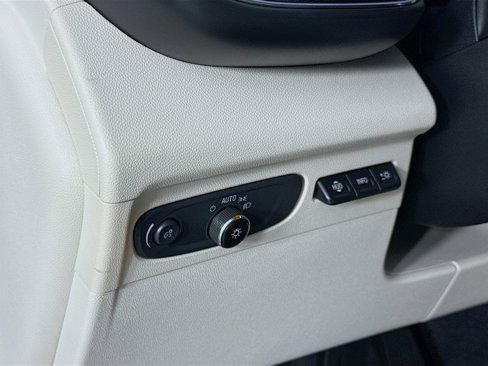Used 2021 Buick Envision Essence w/ Technology Package I image 10