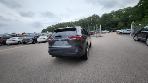 Used 2021 Toyota RAV4 XLE Premium image 4