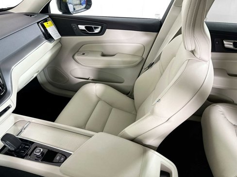 Used 2025 Volvo XC60 B5 Core w/ Protection Package Premier image 19