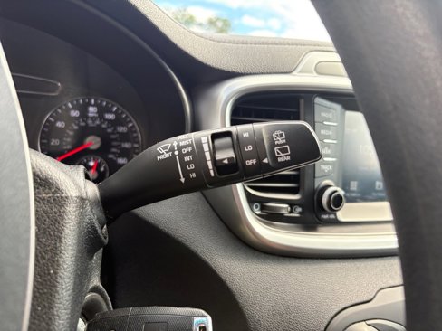 Used 2020 Kia Sorento LX image 21