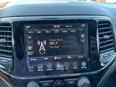 Used 2019 Jeep Grand Cherokee Limited w/ Luxury Group II image 28