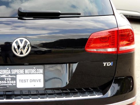 Used 2016 Volkswagen Touareg Sport image 19
