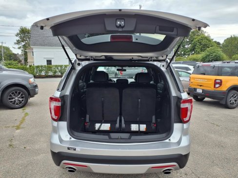 Used 2016 Ford Explorer XLT w/ Equipment Group 202A image 9