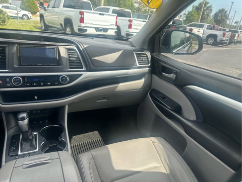 Used 2018 Toyota Highlander XLE image 15