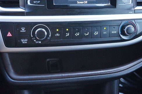 Used 2017 Toyota Highlander FWD V6 image 34