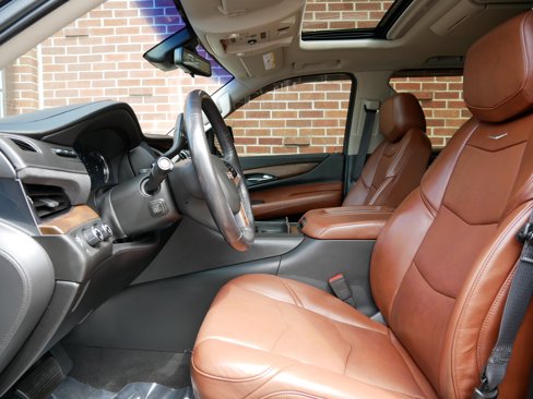 Used 2020 Cadillac Escalade ESV Premium Luxury image 6
