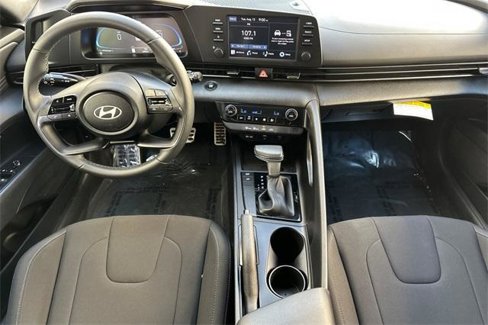Certified 2025 Hyundai Elantra Sport image 14