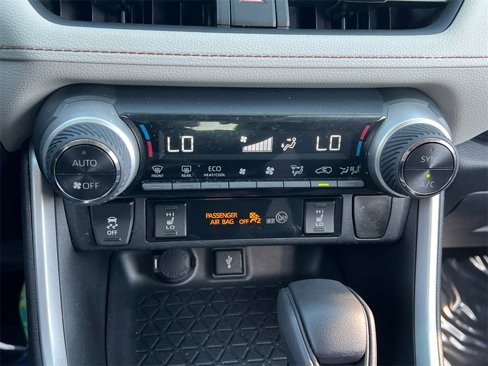Used 2020 Toyota RAV4 XLE image 18