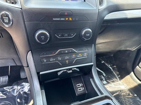 Certified 2020 Ford Edge SE image 23
