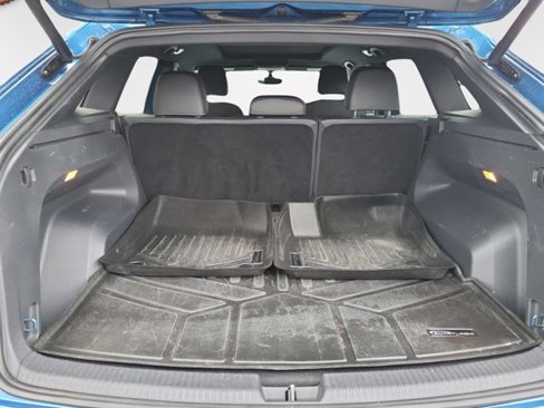Used 2020 Volkswagen Atlas Cross Sport SE w/ Panoramic Sunroof Package image 14