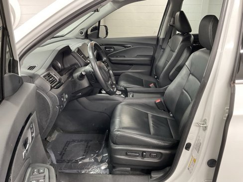 Certified 2020 Honda Pilot Touring image 24
