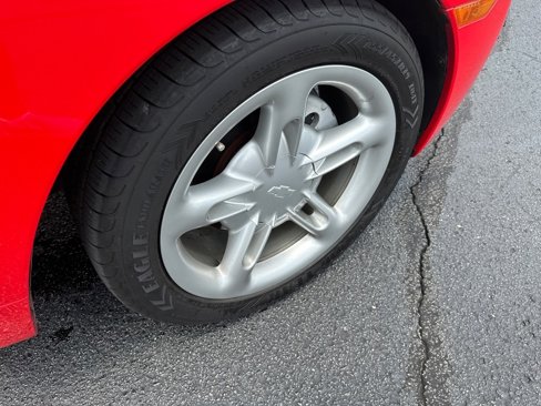 Used 2004 Chevrolet SSR w/ Preferred Equipment Group image 9