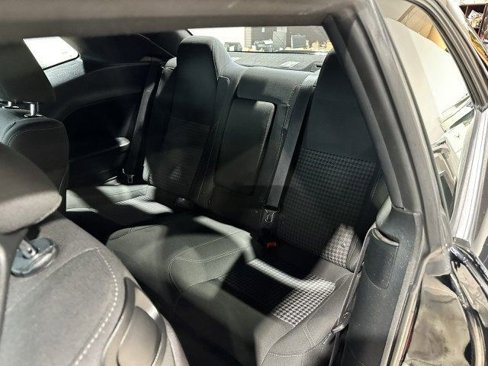 Used 2016 Dodge Challenger SXT image 18