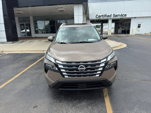Used 2024 Nissan Rogue SV w/ SV Premium Package image 2