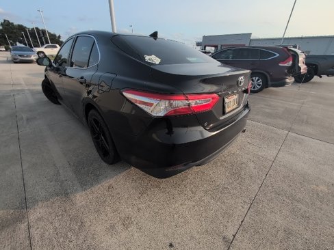 Used 2019 Toyota Camry LE image 13