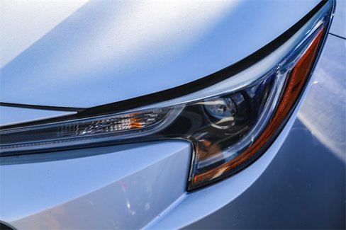 Used 2022 Toyota Corolla LE image 3
