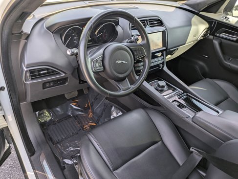 Used 2020 Jaguar F-PACE Premium image 9