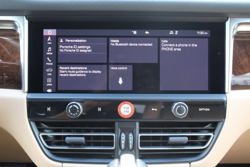 Certified 2024 Porsche Macan image 27
