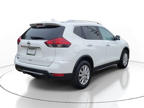 Used 2017 Nissan Rogue SV w/ SV Premium Package image 4