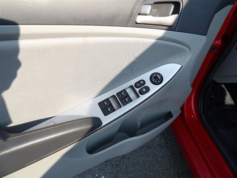 Used 2015 Hyundai Accent GLS w/ Option Group 02 image 11