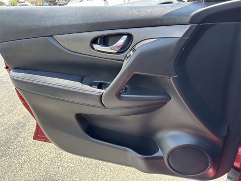 Used 2016 Nissan Rogue SV image 14