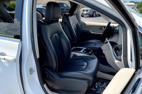 Used 2023 Chrysler Pacifica Touring-L image 25