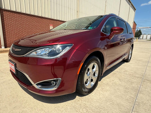 Used 2017 Chrysler Pacifica Touring-L Plus image 1