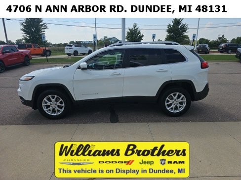 Used 2017 Jeep Cherokee Latitude w/ Cold Weather Group image 9