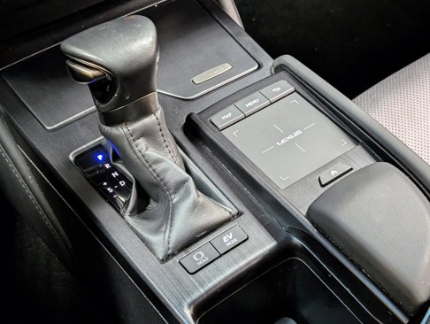 Used 2022 Lexus ES 300h w/ Premium Package image 27