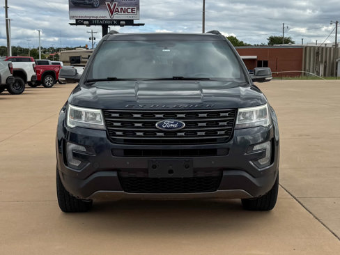 Used 2017 Ford Explorer XLT w/ XLT Technology Feature Bundle image 2