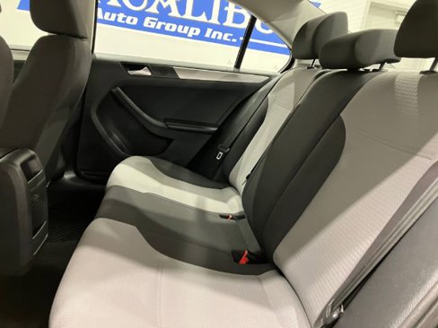 Used 2017 Volkswagen Jetta S image 38