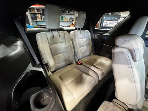 Used 2015 Ford Explorer XLT w/ Equipment Group 202A image 11