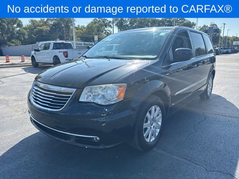 Used 2014 Chrysler Town & Country Touring image 2