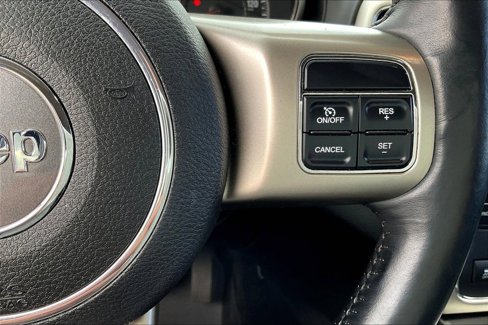 Used 2011 Jeep Grand Cherokee Overland image 12