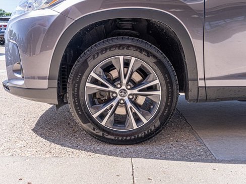 Used 2019 Toyota Highlander LE image 16